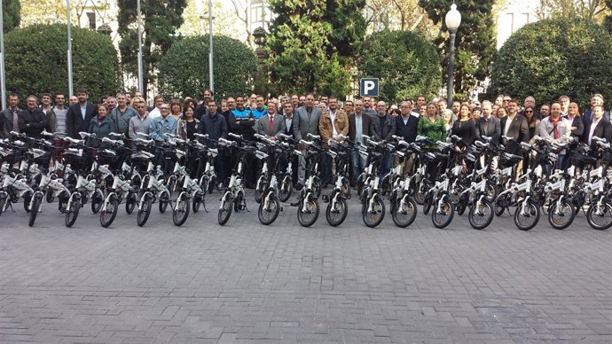 Entes locales con las bicicletas eléctricas que cede la Diputació de Barcelona