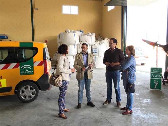 Valdivielso (2i) visita el centro de conservación de la zona sureste.