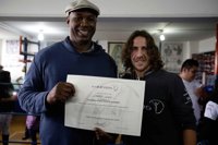 Puyol da la bienvenida al exboxeador Lennox Lewis como nuevo miembro de la Academia Laureus