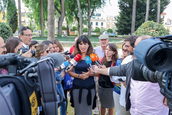 Teresa Rodríguez en declaraciones a los periodistas