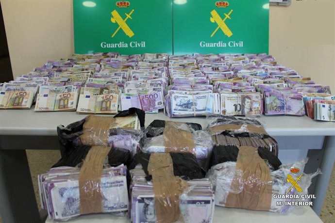 Dinero intervenido por la Guardia Civil de Cantabria 