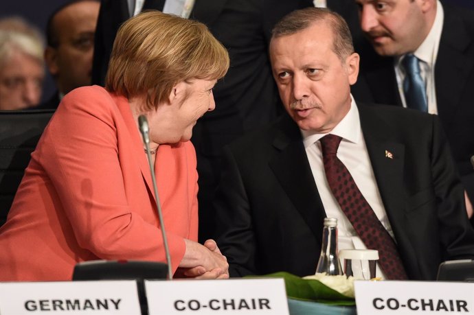 El presidente turco, Recep  Erdogan, con la canciller alemana, Angela Merkel