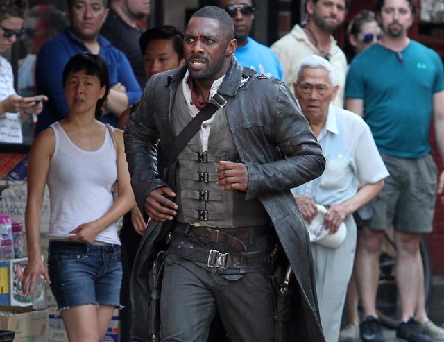 Idris Elba es Roland Deschain en La Torre Oscura