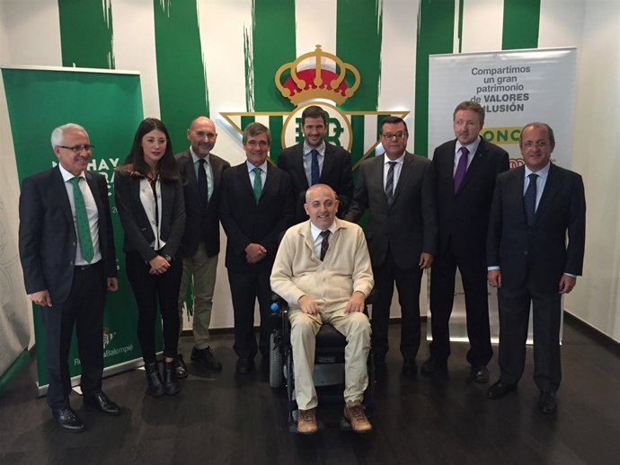 Firma del acuerdo entre el Betis y la ONCE