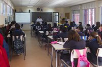 El Defensor del Pueblo lanza una encuesta dirigida a padres sobre el inicio del curso