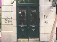 Realizan pintadas de 'Gora ETA' en el portal de la casa de Usandizaga