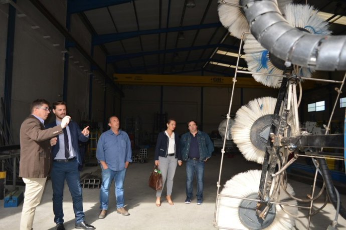 El delegado de Economía en las instalaciones de Inoxal en Benalúa