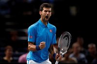 Djokovic remonta y aguanta el pulso con Murray en París