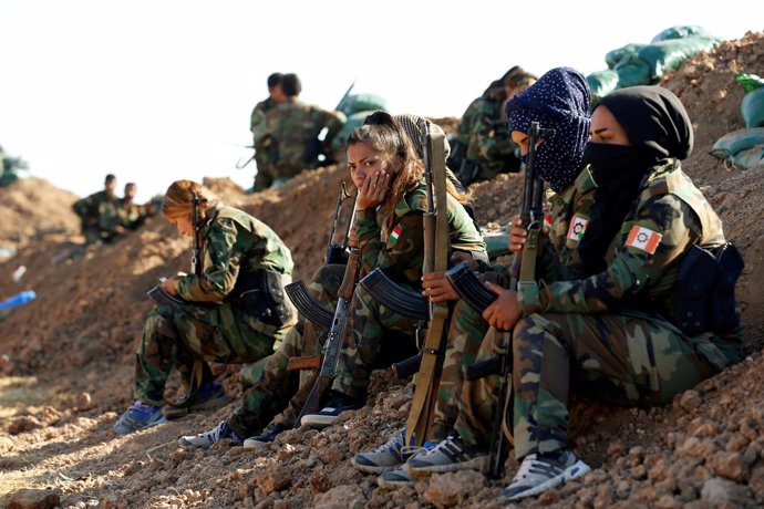 Mujeres kurdas luchan contra Estado Islámico