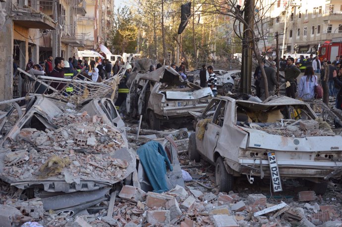 Atentado con coche bomba en la localidad turca de Diyarbakir