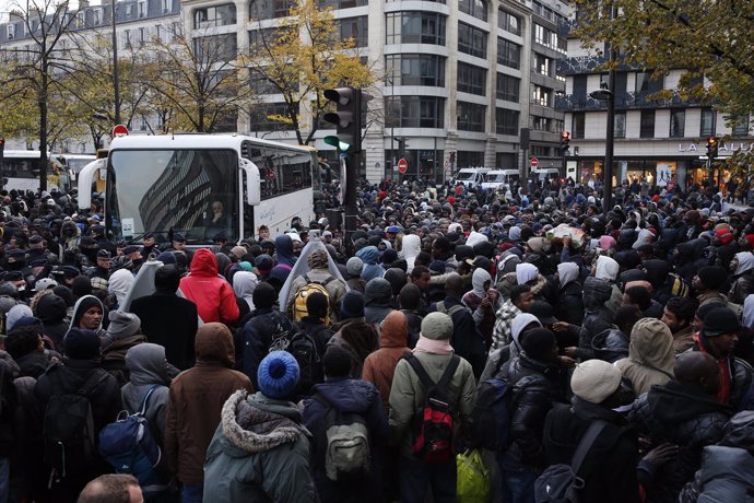 Campamento de París evacuado tras el cierre de la 'Jungla'