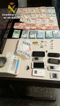 Erradicado un punto de venta de droga en el Val Miñor con un detenido