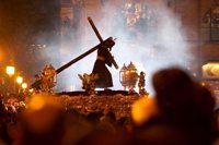 Más de 100.000 personas asisten en Sevilla a la salida extraordinaria del Gran Poder