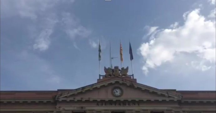 Ayuntamiento de Sabadell sin la bandera española