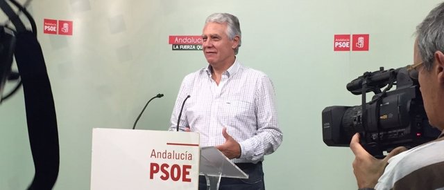 El senador del PSOE Francisco Menacho