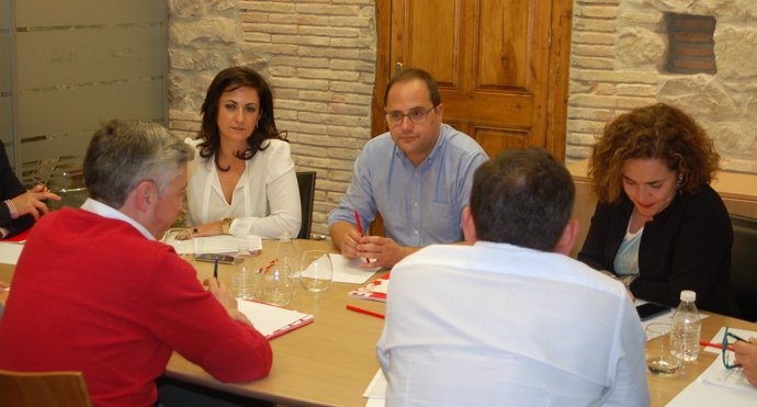 El secretario general PSOE, César Luena y cargos socialistas reunidos en Logroño