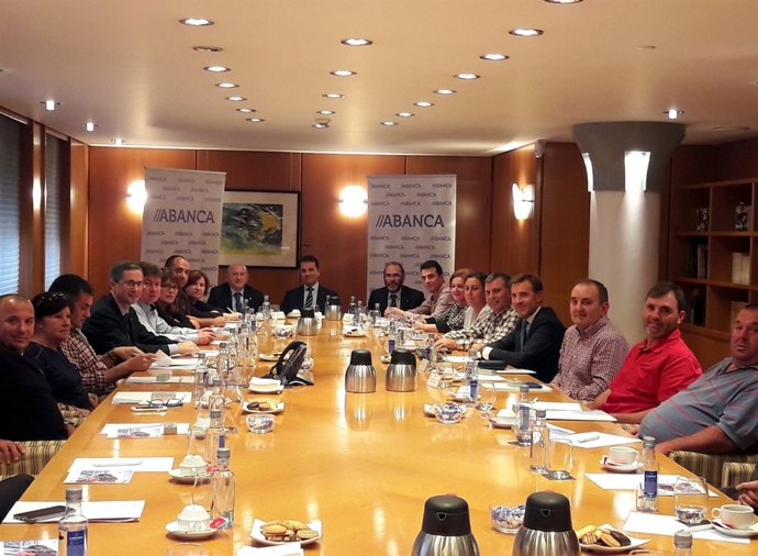 Abanca trabaja en una oferta "adaptada" a las cofradías del sur de A Coruña