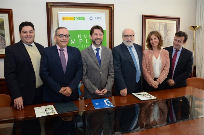 NOTA DE PRENSA Y FOTOGRAFÍA: EMPLEO CONVENIO