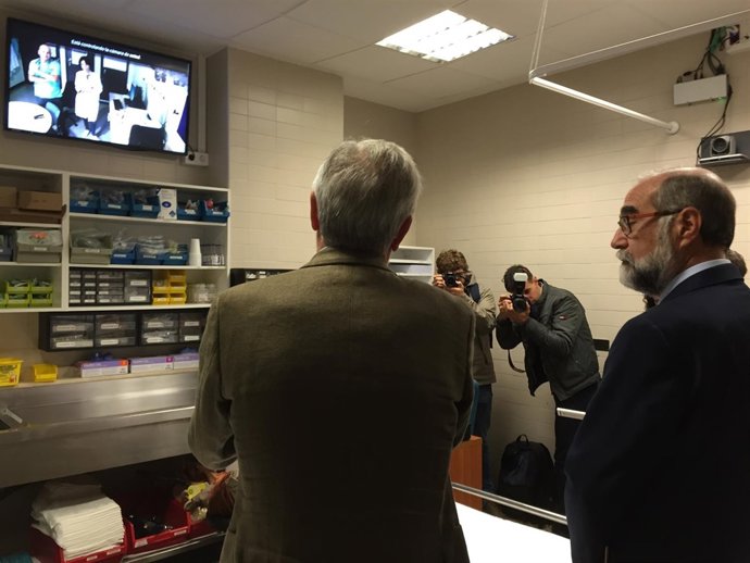 Dominguez asiste a una demostración del sistema Teleictus.