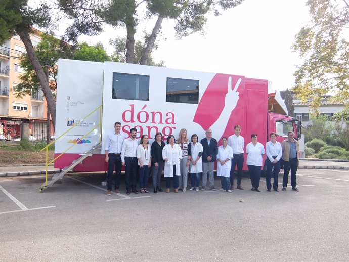 El Consell de Malorca dona un camión a la Fundación de Banco de Sangre