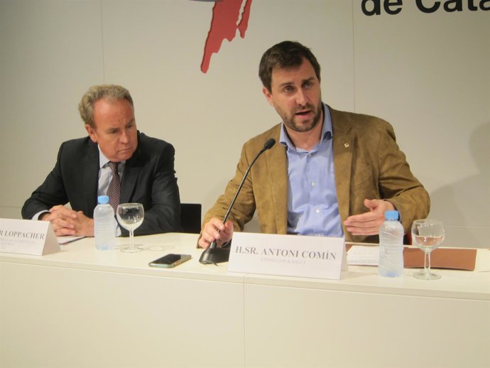El presidente del CAC, Roger Loppacher, y el conseller de Salud, Toni Comín