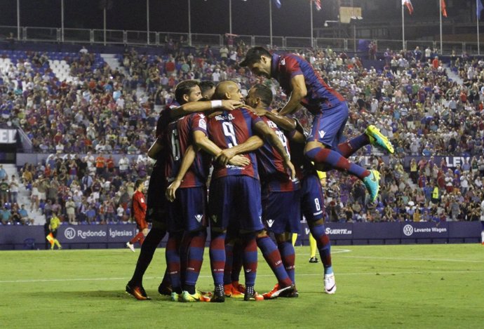 El Levante celebra uno de sus goles