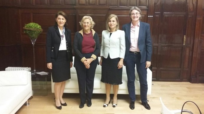 Carmena con la ministra rumana de Exteriores