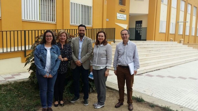 El Ayuntamiento De Málaga Inforrma: EL AYUNTAMIENTO COLOCA TRAMPAS EN EL COLEGIO