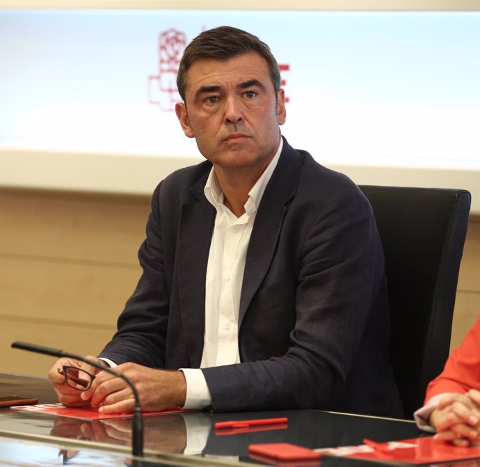 Ricardo Cortés en la reunión de la gestora del PSOE