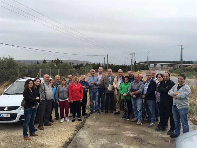 Adolfo Moreno en su reunión con los vecinos de El Pontón. 