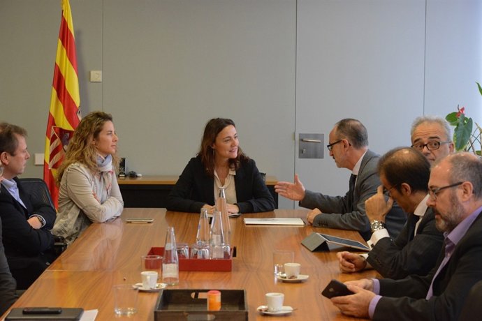 Mercè Conesa se reúne con la Associació Àmbit B30