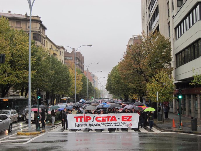 Manifestación contra el TTIP y el CETA en Pamplona