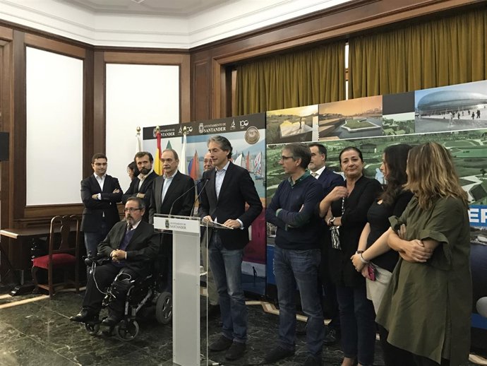 De la Serna junto al equipo de Gobierno