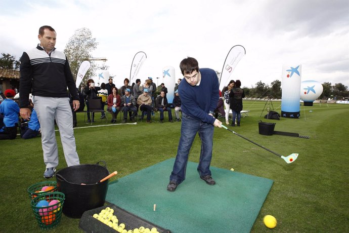 El jugador Sergio García enseña golf a jóvenes con discapacidades intelectuales