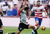 El Granada rescata un punto bajo la lluvia ante el Deportivo