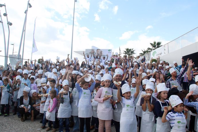Taller 'Cocinar en familia' de Unicaja en Muelle Uno de Málaga