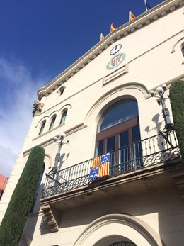Bandera de Berga en el Ayuntamiento de Badalona