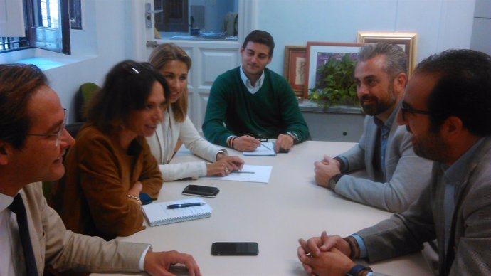 Reunión del PP de Granada con empresarios para ayudar a jóvenes 