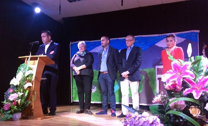 2 Notas. Inauguración Muestra Teatro Y Despedida Medallista Paralímpico