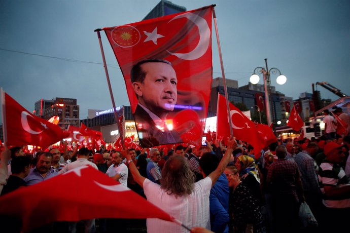 Manifestación en apoyo del Gobierno turco y de Erdogan