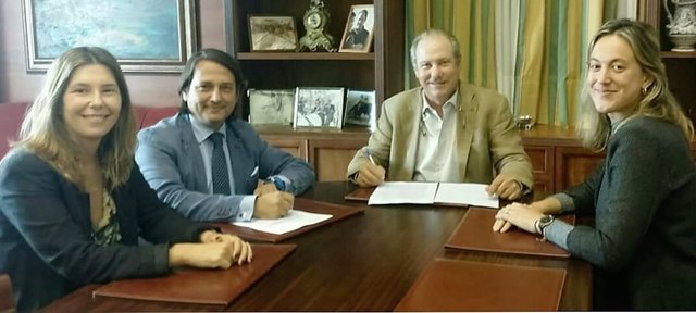 Firma de acuerdo entre Montesierra y Universo Santi