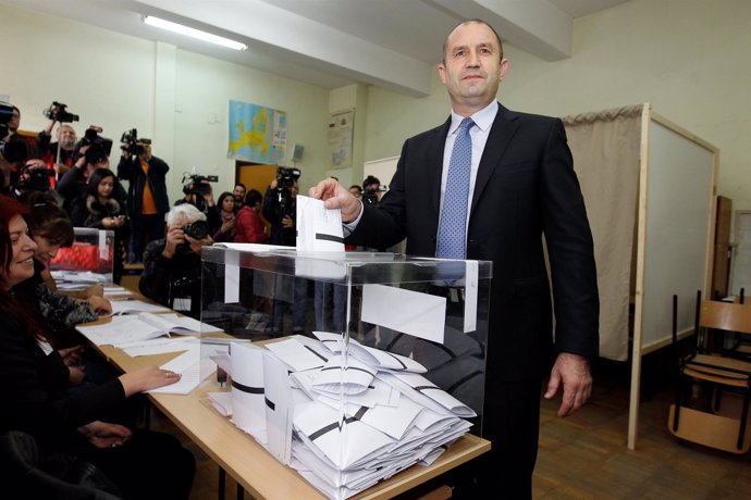 El candidato presidencial del BSP búlgaro, Rumen Radev