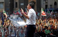 Renzi acusa a los disidentes de su partido de utilizar el referéndum sobre la Constitución para derrocarlo