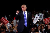 La campaña de Trump recuerda que Clinton mintió sobre la gestión de documentos secretos