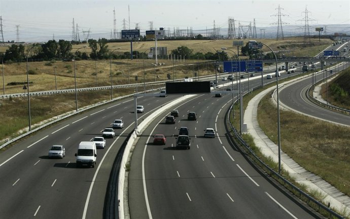 Recursos de tráfico. Carreteras. Coches. 