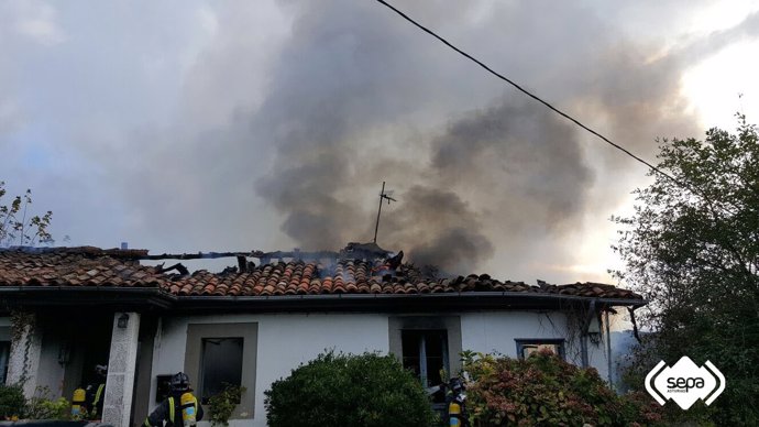 Incendio en una vivienda de Cazanes, Villaviciosa.
