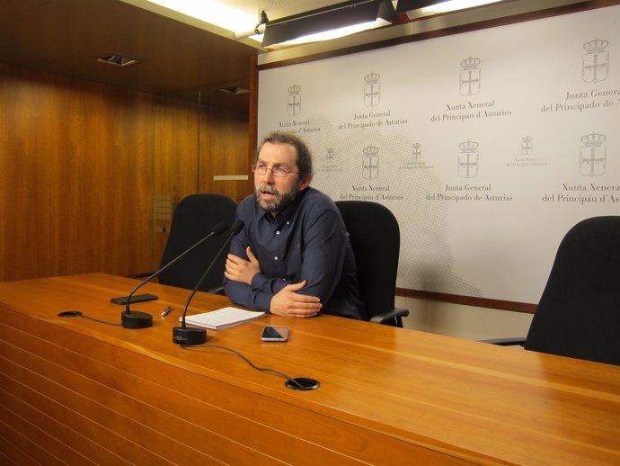 El portavoz de Podemos en la Junta Genera, Emilio León