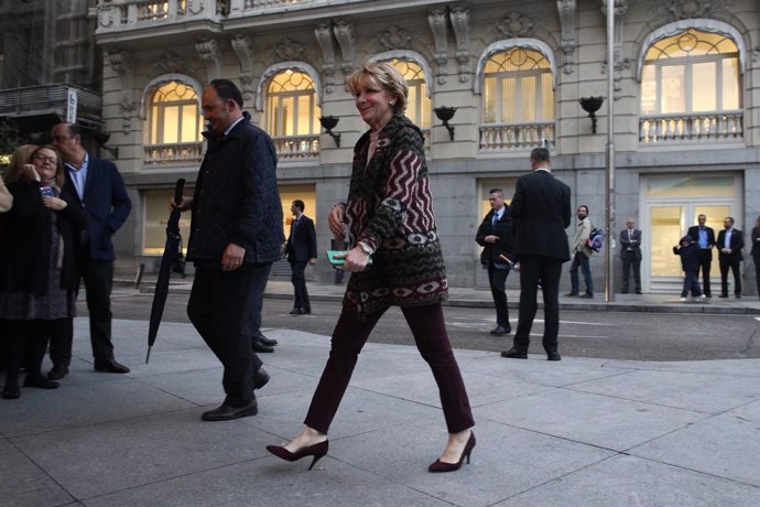 Esperanza Aguirre a su llegada a un desayuno informativo