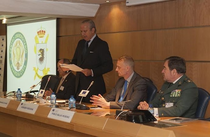 Fernández de Mesa en un seminario contra las amenazas transnacionales