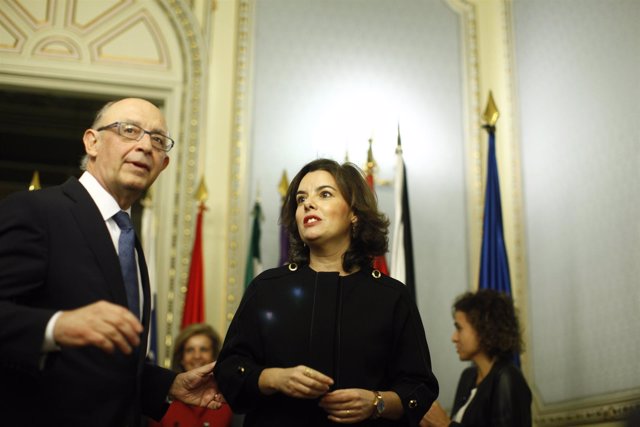 Montoro realiza el traspaso de competencias territoriales a Santamaría